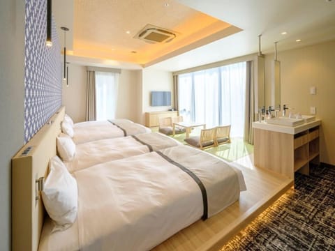 Blackout drapes, free WiFi, bed sheets