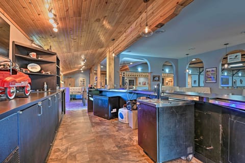 House (6 Bedrooms) | Interior