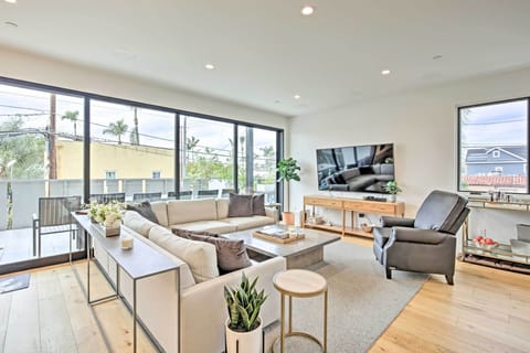 Apartment (3 Bedrooms) | Front of property
