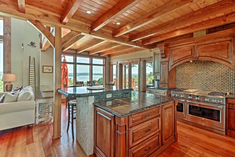 House (5 Bedrooms) | Interior