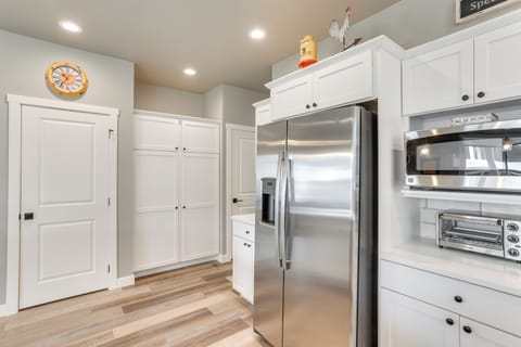 House (5 Bedrooms) | Interior