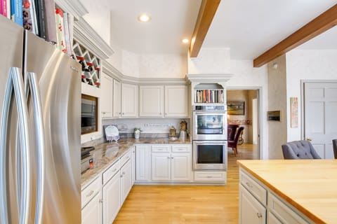 House (5 Bedrooms) | Interior