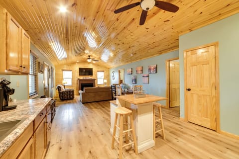 House (2 Bedrooms) | Interior