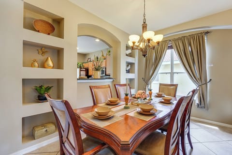 House (6 Bedrooms) | Interior