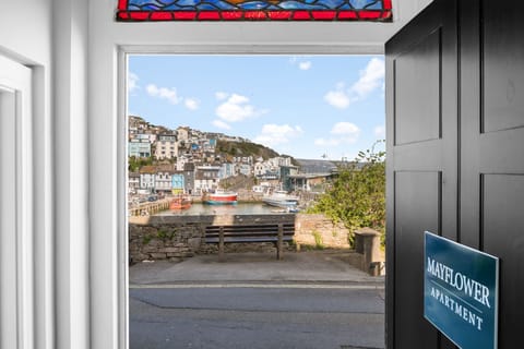 Private entrance to the suite with access from the road - Mayflower Suite