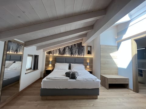 Deluxe Quadruple Room, 1 Queen Bed with Sofa bed, Ensuite | Hypo-allergenic bedding, down comforters, pillowtop beds, in-room safe