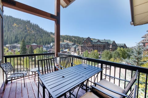Condo, 2 Bedrooms | Property grounds