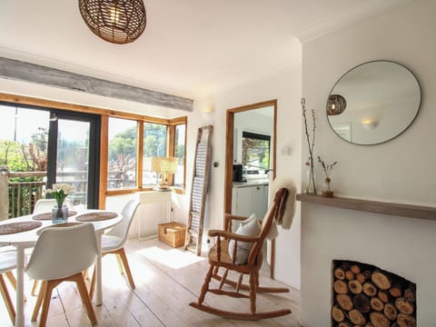 Cottage | Dining
