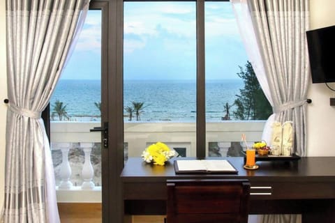 Deluxe Double Room, 1 Queen Bed, Ocean View | Egyptian cotton sheets, premium bedding, down comforters, minibar