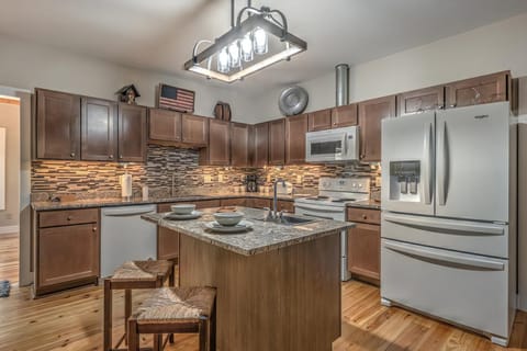 Kitchen island with seating for 2