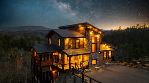 Sky Cove View, Gorgeous Views Of The Smoky Mountains.  We sleep up to 12 people. 3 King Bedrooms.  2 Full Bunk Beds & 2 Twin Beds Located In The Bunk Room. 3 Full Bathrooms. 4 Bedrooms Total, Including The Loft.