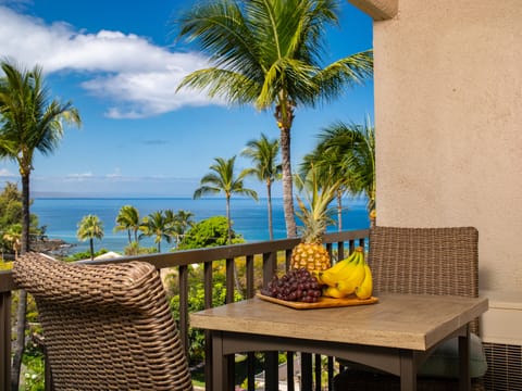 Enjoy coffee or cocktails with a backdrop of Maui’s blue waters.