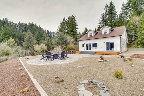 Florence Vacation Rental | 2BR | 2BA | 1,900 Sq Ft | 3 Steps to Enter