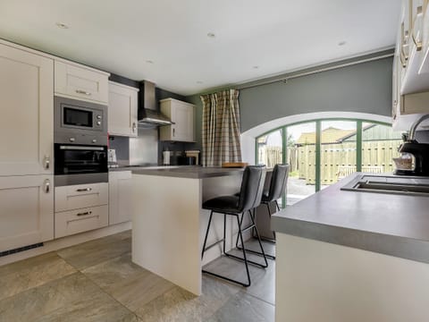 Kitchen | Mayflower - Paddockhall Cottages, Linlithgow, near Edinburgh