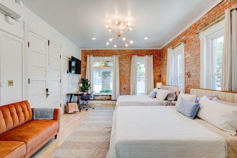 Presidential Suite | Iron/ironing board, free WiFi, bed sheets