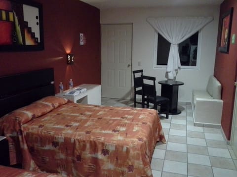 Double Room | Living room | 32-inch flat-screen TV with cable channels, TV