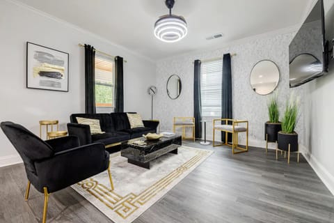 Kick Back in Style & Comfort - Luxury Room w/ Smart TV & Modern Furniture!