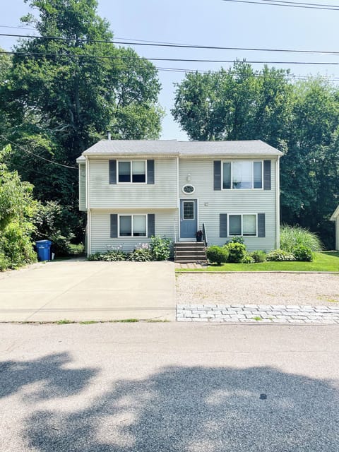 Front of house, double driveway