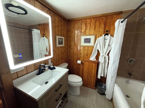 Family Suite, 2 Bedrooms | Bathroom | Combined shower/tub, free toiletries, hair dryer, towels
