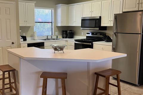 Great Kitchen to Converse with Family & Friends ~ Counter Seating for (3) to (5)