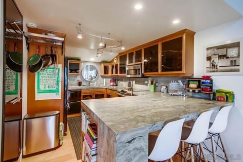 Beautiful kitchen with everything you need!