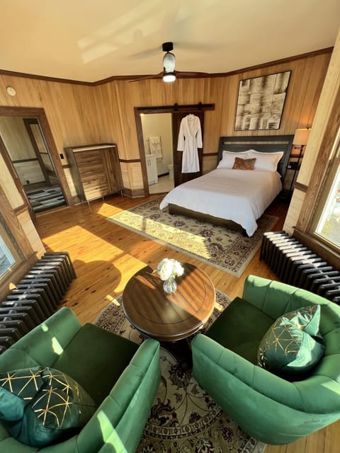 Exclusive Room | Premium bedding, pillowtop beds, WiFi (free), bed sheets