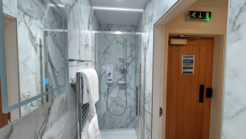 Twin Room, 1 Bedroom, Ensuite (Room 2)