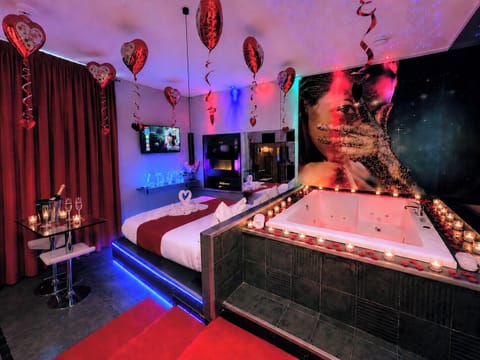 Junior Room | Premium bedding, down comforters, memory foam beds, desk