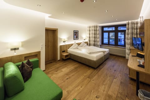 Standard Double Room | Minibar, in-room safe, iron/ironing board, free WiFi