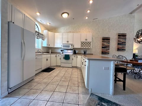 Full kitchen with ample counter space.
