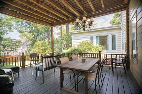 Enjoy a meal al fresco...