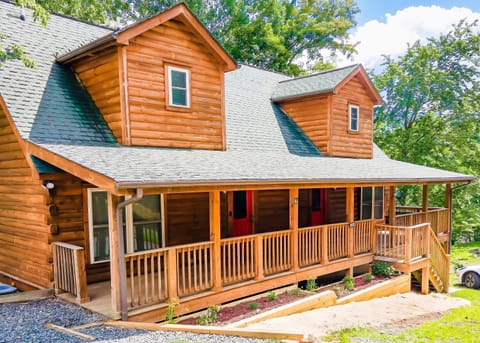 Welcome to the Garnet & Ruby Owl Cabin!