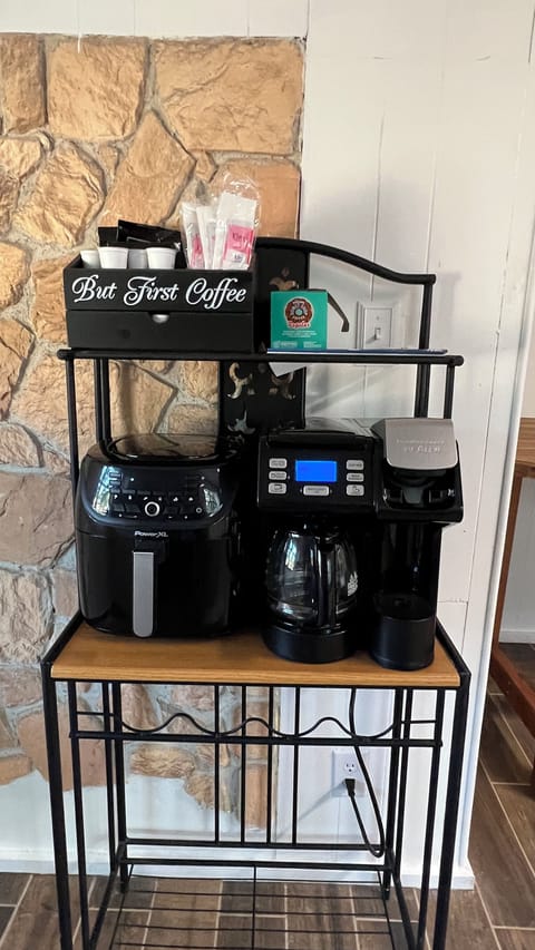 Air fryer and regular coffee maker that also takes K cups