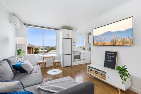 Living room & dining area with a wall mounted TV (with Netflix!) and beautiful views of Richmond