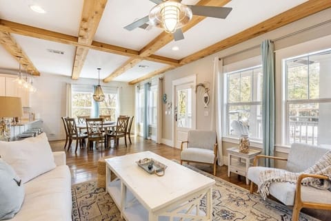 Beautiful open floorplan with plenty of room for lounging