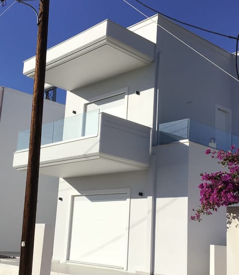Front view of home