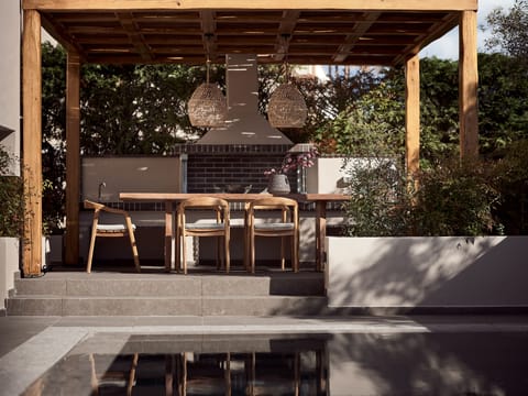 Al fresco dining has never been so chic, the BBQ settings.