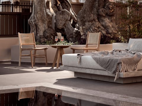 Captivating lounge settings to cherish endless vino evenings with loved ones.