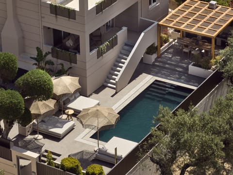 Bohemian tones and classical elegance.