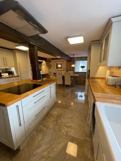 Kitchen - view of island / across to dining area