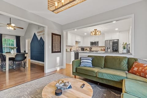 Plenty of room for the entire crew to enjoy when you're not on the lake.