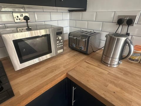 House | Private kitchen | Fridge, microwave, oven, stovetop