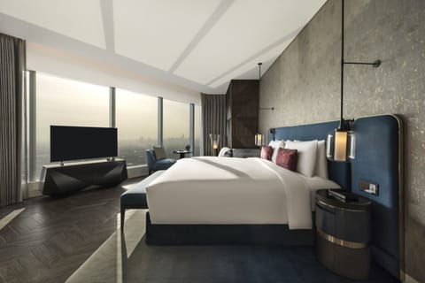 Collection Room | Premium bedding, minibar, in-room safe, blackout drapes