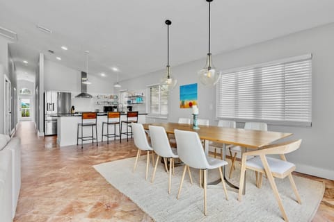 Breakfast Bar and Dining