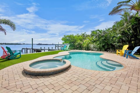 Private Pool and Spa - Bay views