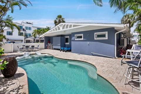 Tiki Sunshine by Anna Maria Vacations