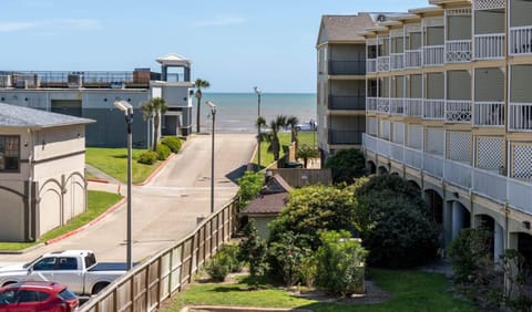 Located in the quiet area of the complex - with gulf view from balcony