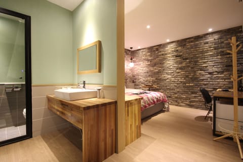Standard Room | Desk, soundproofing, rollaway beds (surcharge), WiFi (free)