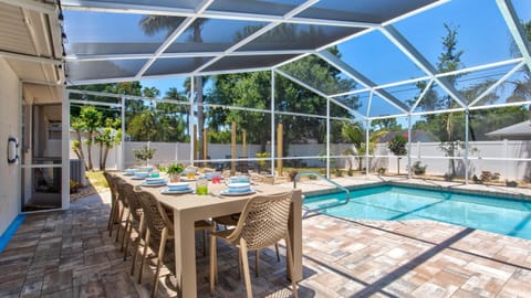 Enjoy your barbecue by the pool side.