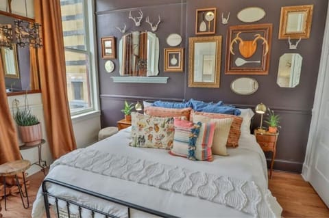 King bed in the bedrm. There's views of the River Walk from bedrm & living room.